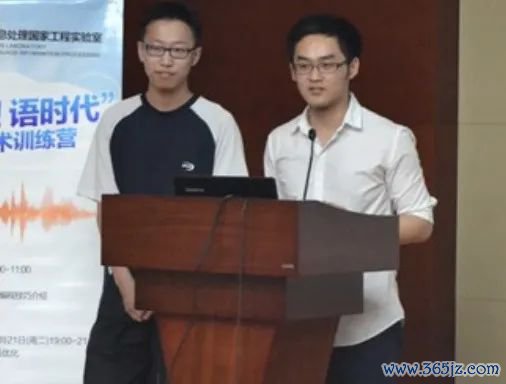 △右为19岁的余家辉，图源自中科大官网