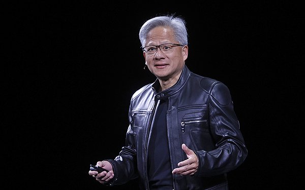 黄仁勋访华求融合，却遭好意思国两党议论员教授